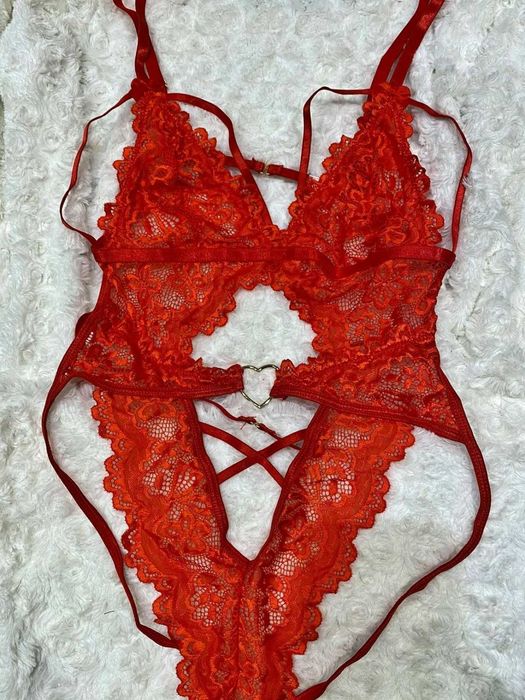 Body sexy dantela cu decupaj adanc si accesoriu inima - MARIMI: S, L