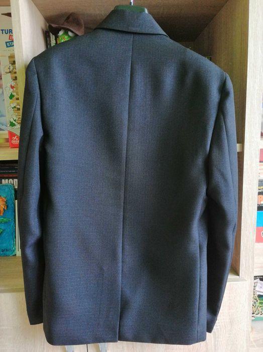 Vând costum negru baiat
