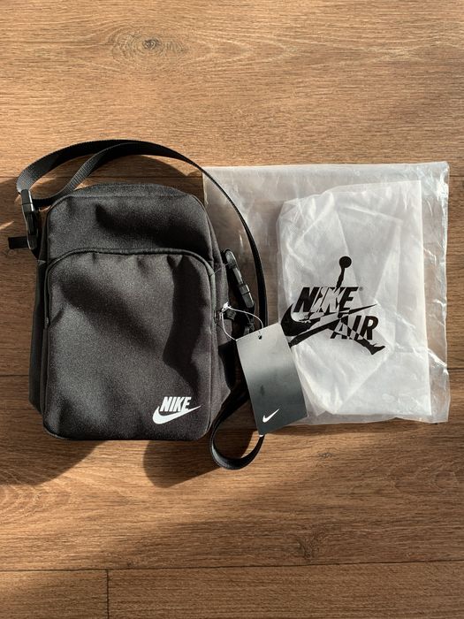 Продам барсетка Nike новый