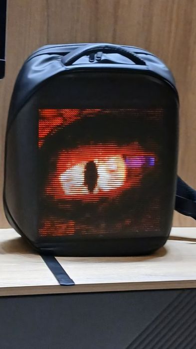 Рюкзак с LED экраном в хорошем состоянии