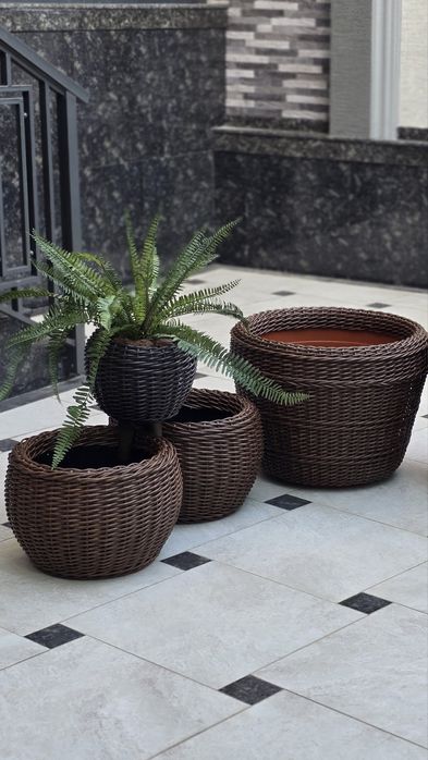 Кашпо под растения из ротанга