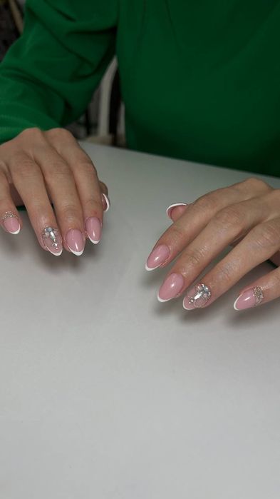 Маникюр, наращивание ногтей , педикюр