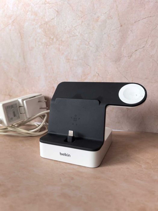 Belkin Станция за зареждане на iPhone и Apple Watch