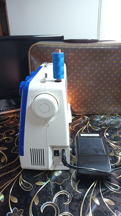 Masina de cusut PRIVILEG cu butoniera automata dintr-un singur pas