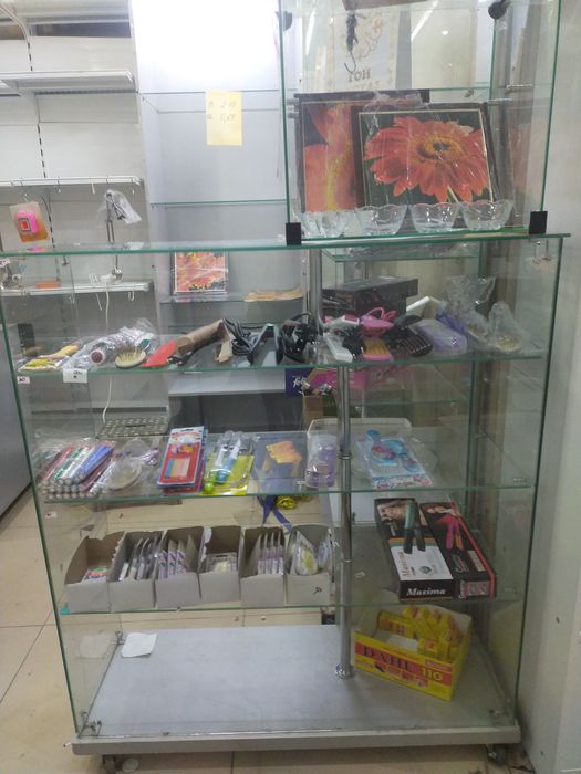 Продам стеклянные ветрины о цене договоримся