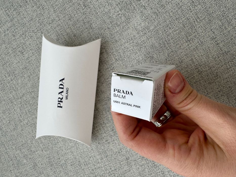 Prada blushing care  балсам за устни