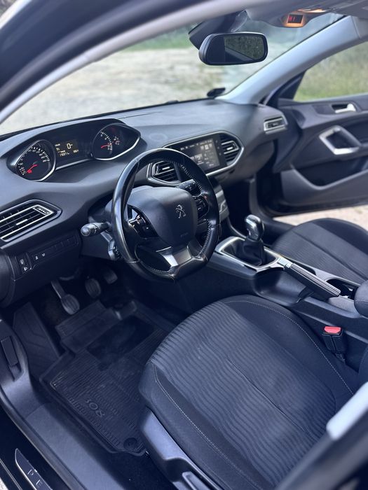 Peugeot 308 SW 1.2 110 led navi Carte service la zii Climatronic