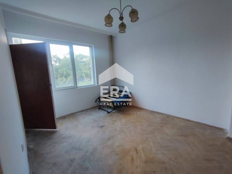 Продава се Тристаен апартамент в Хасково, Дружба 1 - 96 кв.м за 1073 €/кв.м - Снимка #2