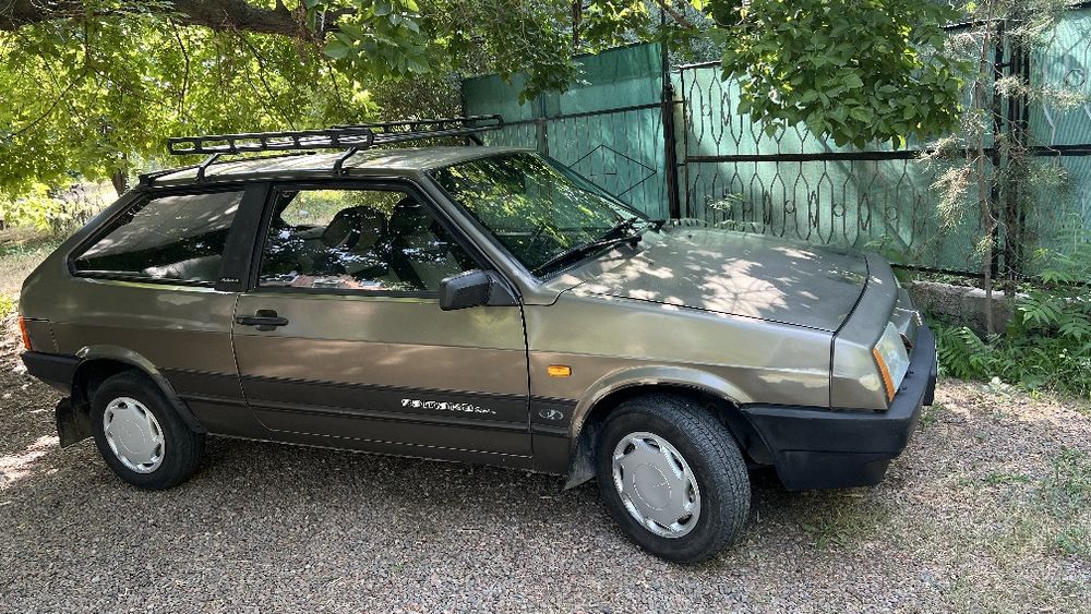 Автомашина 21083