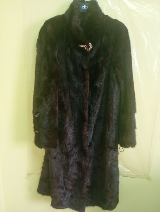 Шубу норковую продам