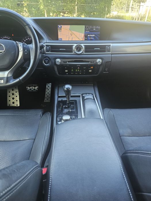 Автомобил Лексус GS 450h