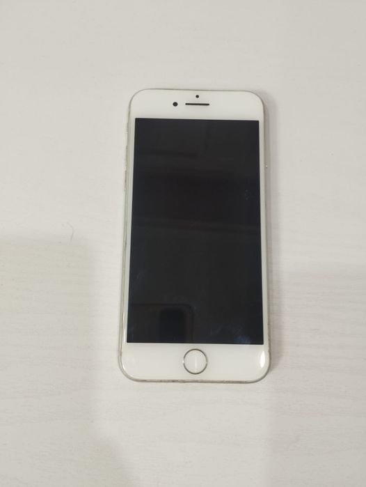 Рабочий iPhone 8 в хорошем состоянии