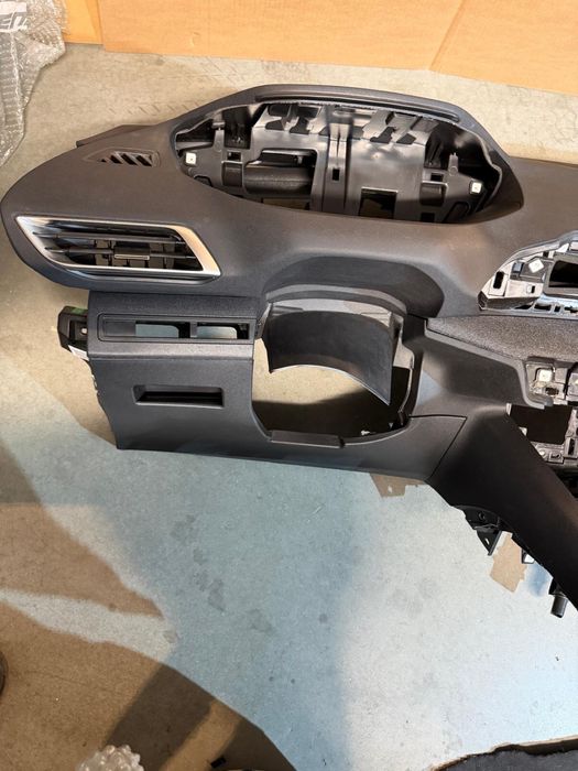 Plansa bord peugeot 3008