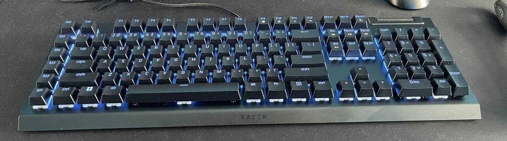 Razer BlackWidow V4 X | Green Switch US | Oтлично състояние | Гаранция до 14.11.2026