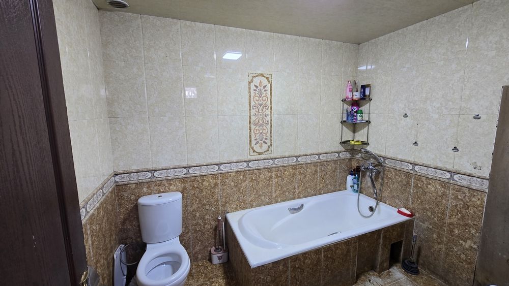 Nazarbek pochtada 3 sotixli uy sotiladi arintir non zavod