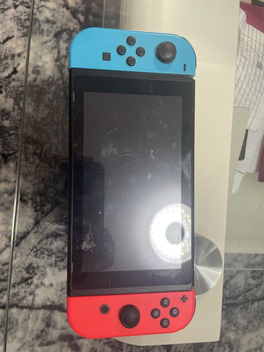продавам Nintendo Switch