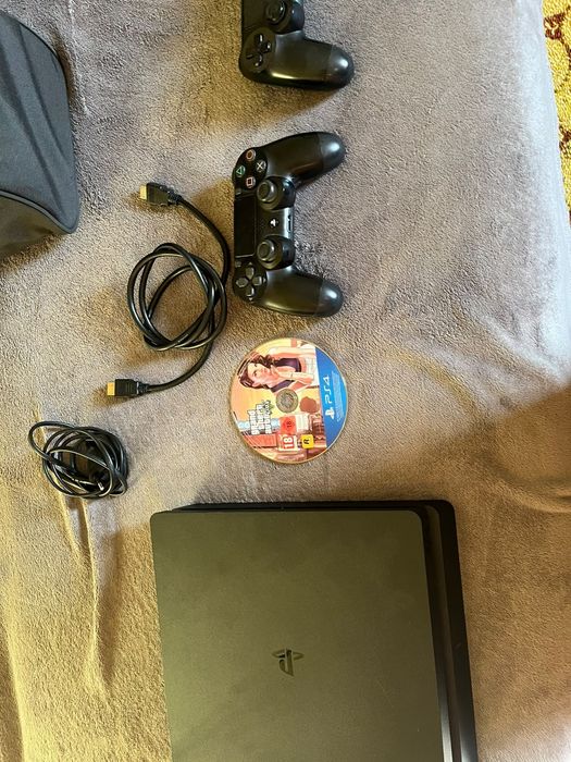 PS 4 ca nou cu doua controlere