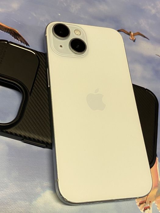 Продавам iphone 15 бял , 128gb