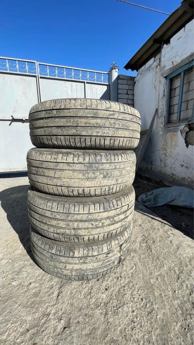 Продам шины размер 235/55 R19