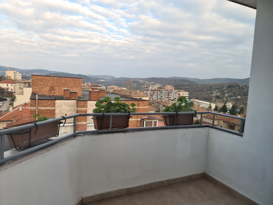 Дава се под наем Тристаен апартамент в Велико Търново, Акация - 72 кв.м за 397.8 € - Снимка #1