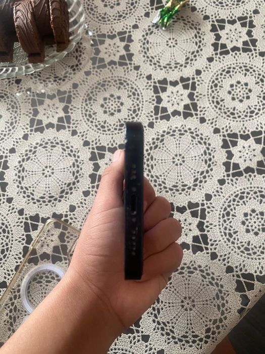 Продам Iphone 13