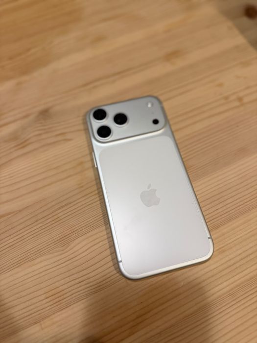 Продава се iPhone 17 Pro Max