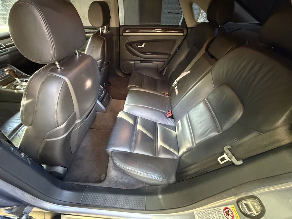 Audi a8  4.2 бензин 2004 година