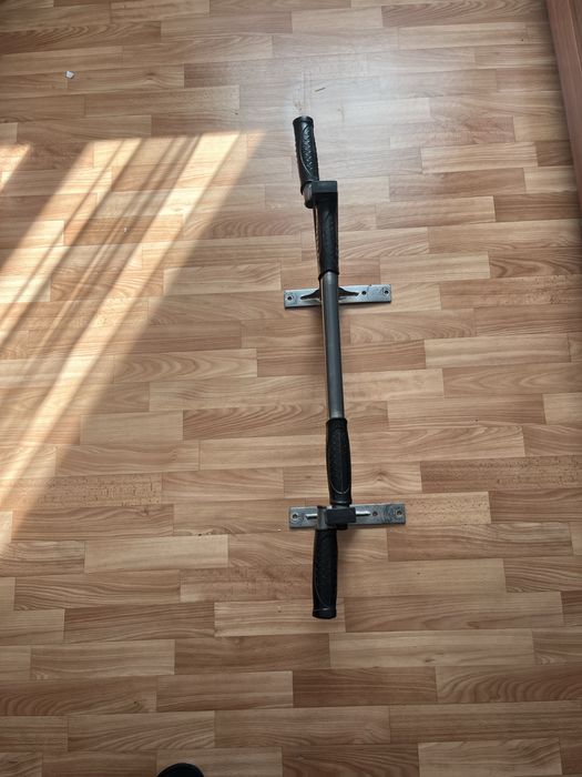 Турник настенный