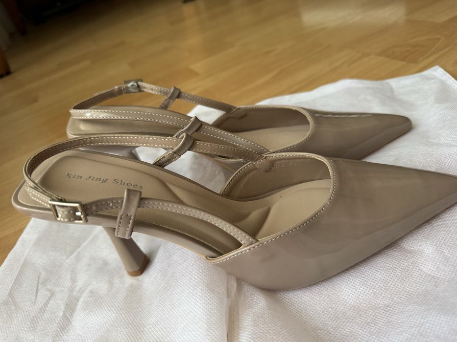 Елегантни обувки тип slingback – бежов цвят