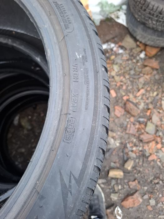 Vand 2 anvelope 255 40 20 brigestone bune de iarna dot 2023