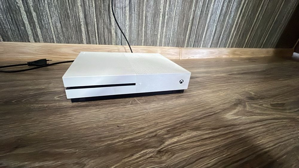 Продам или обмен Xbox one 512 gb