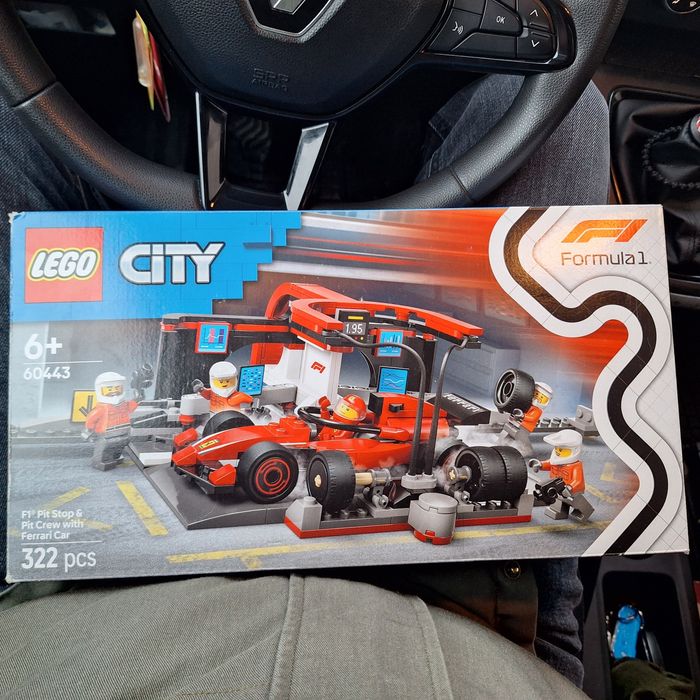 Lego formula 1 boxă