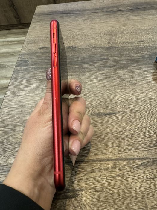 Iphone 11 Red с кутия и зарядно