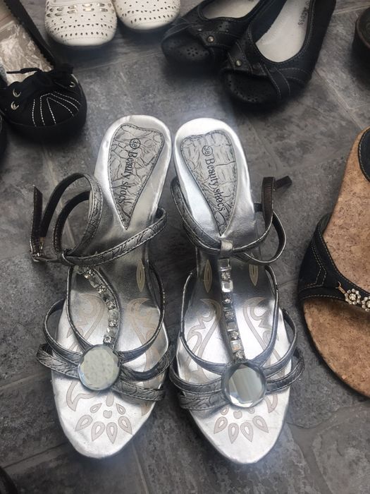 Нови обувки по 4 лв. за брой