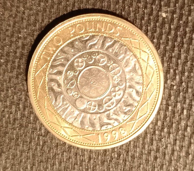 Монета с кралица Елизабет ||