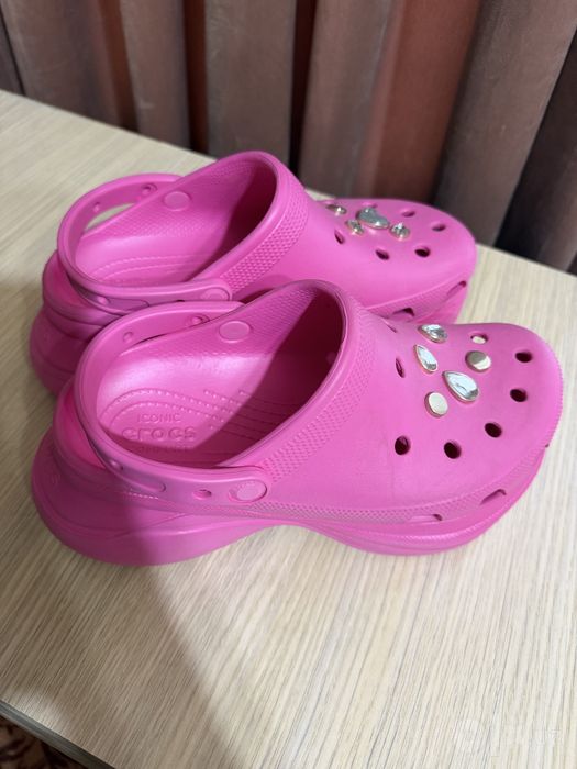 Продаю Crocs розовые