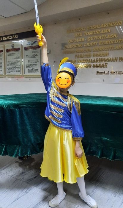 Продаю платья -костюмы для девочек