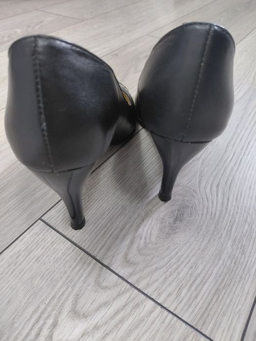 Pantofi cu toc-din piele