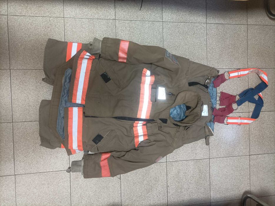 Пожарникарско Канадско облекло