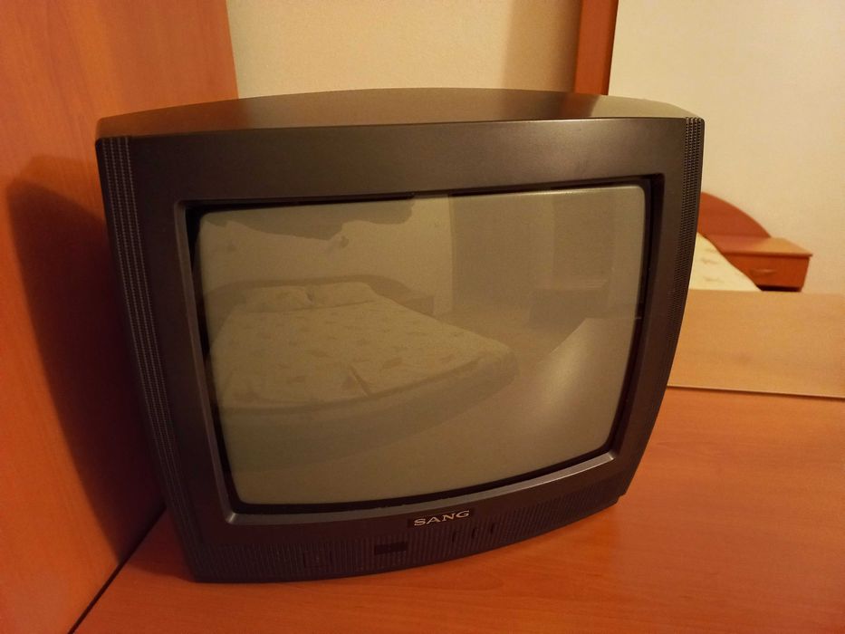 Телевизори 14 инча