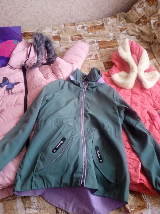 Отдам куртки на девочку
