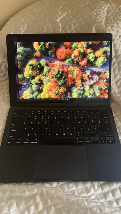 Macbook air 2022 8/256, заблокирован
