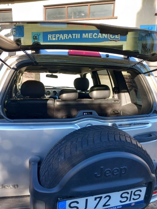 Jeep Cherokee 2.8 CRD autoutilitara 4 locuri