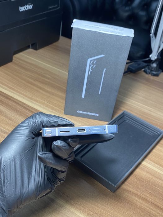 Samsung Galaxy s25 ultra • 512 GB • Titanium Silverblue