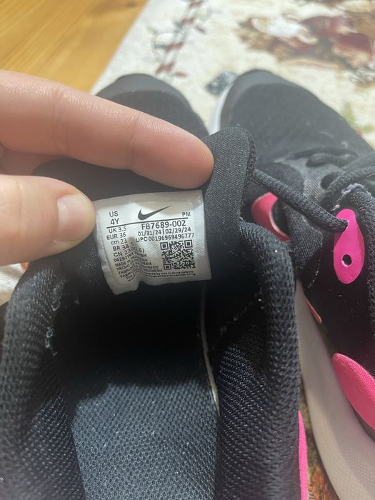 Маратонки Adidas i Nike