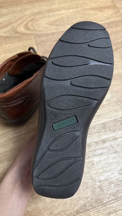 Новые кожанные ботинки