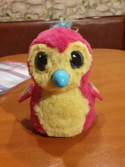 Jucărie interactiva cu lumini și sunete Hatchimals