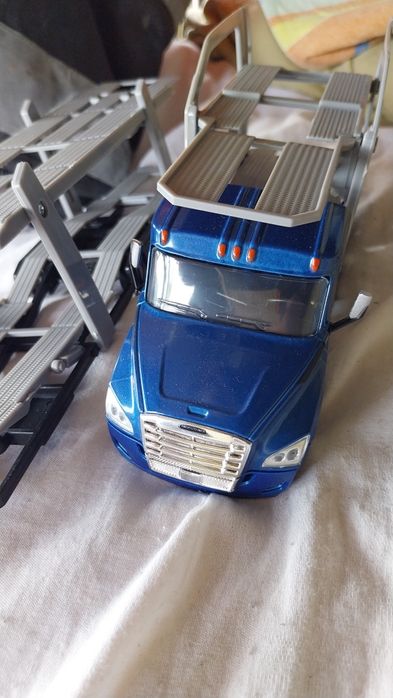 Камиони 1.43 мащаб