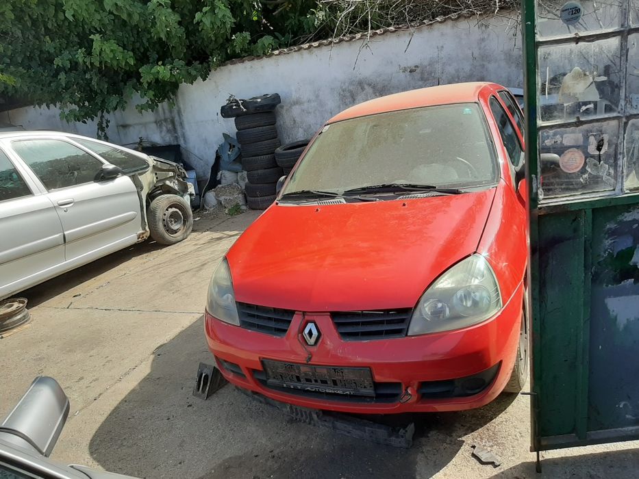 Renault clio 1.2i На Части