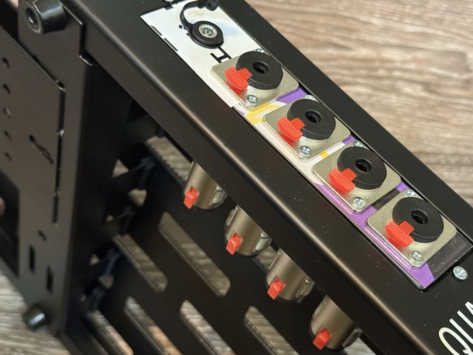 Rockboard 4.1 c захранване и patchbay